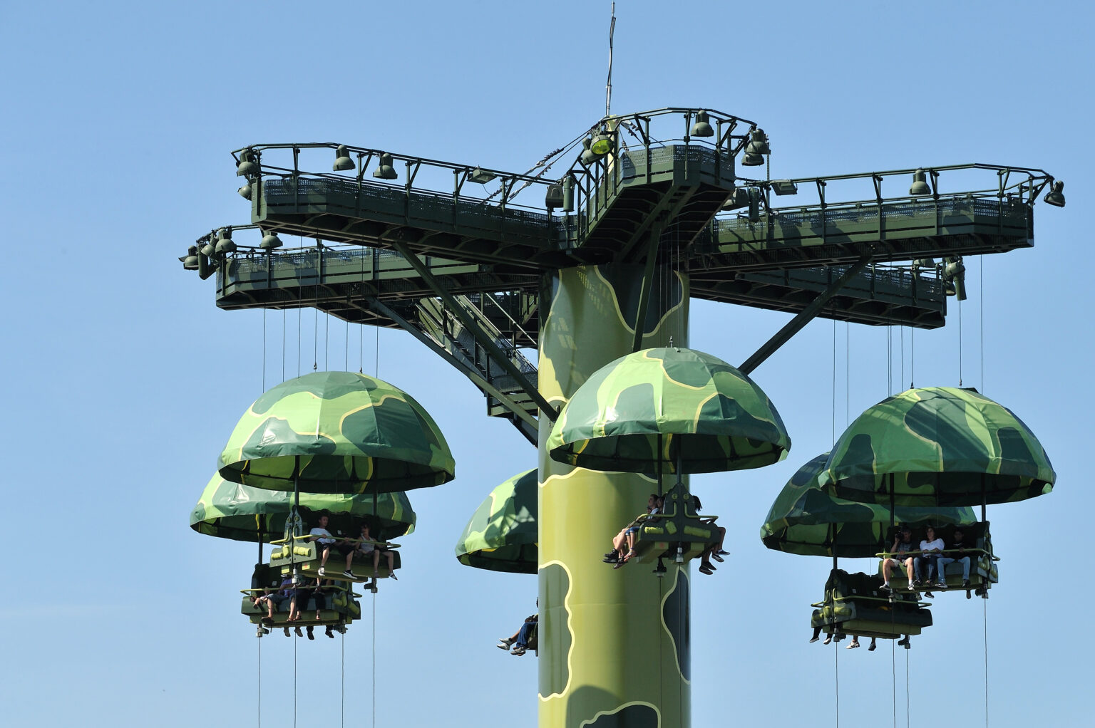 Toy Soldiers Parachute Drop © Disney