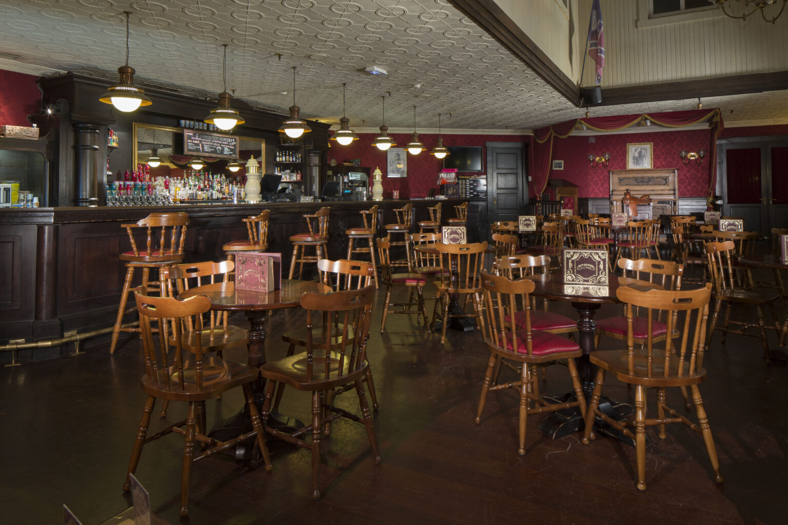 Red Garter Saloon - © Disney