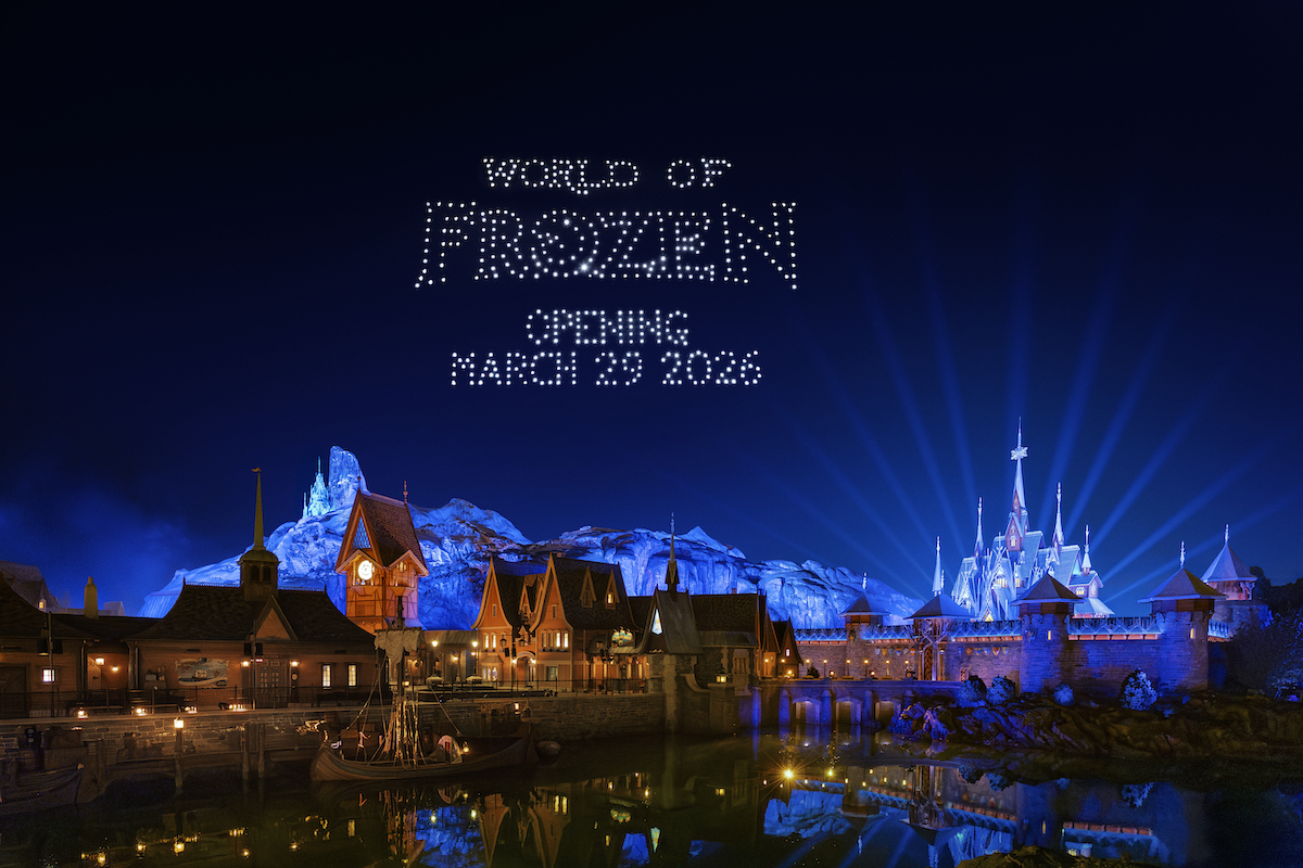 Boek World of Frozen Disneyland Paris 2026 - Anna en Elsa kijken uit over Arendelle en het nieuwe meer