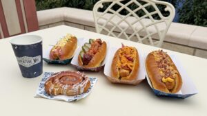 Eating at Disney Adventure World at Café Luminosity - © Disney