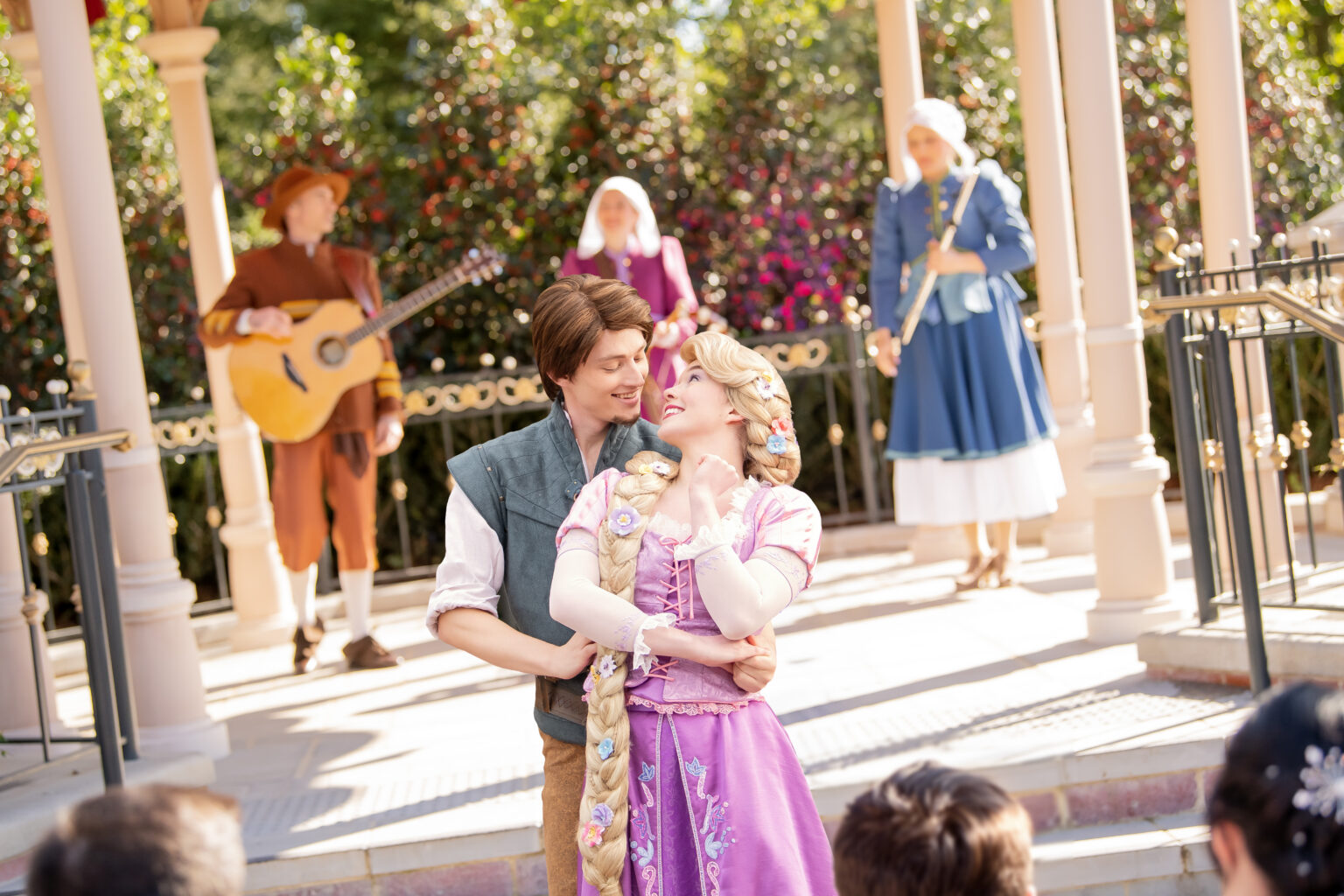 Musical Moment with Rapunzel and Flynn - © Disney