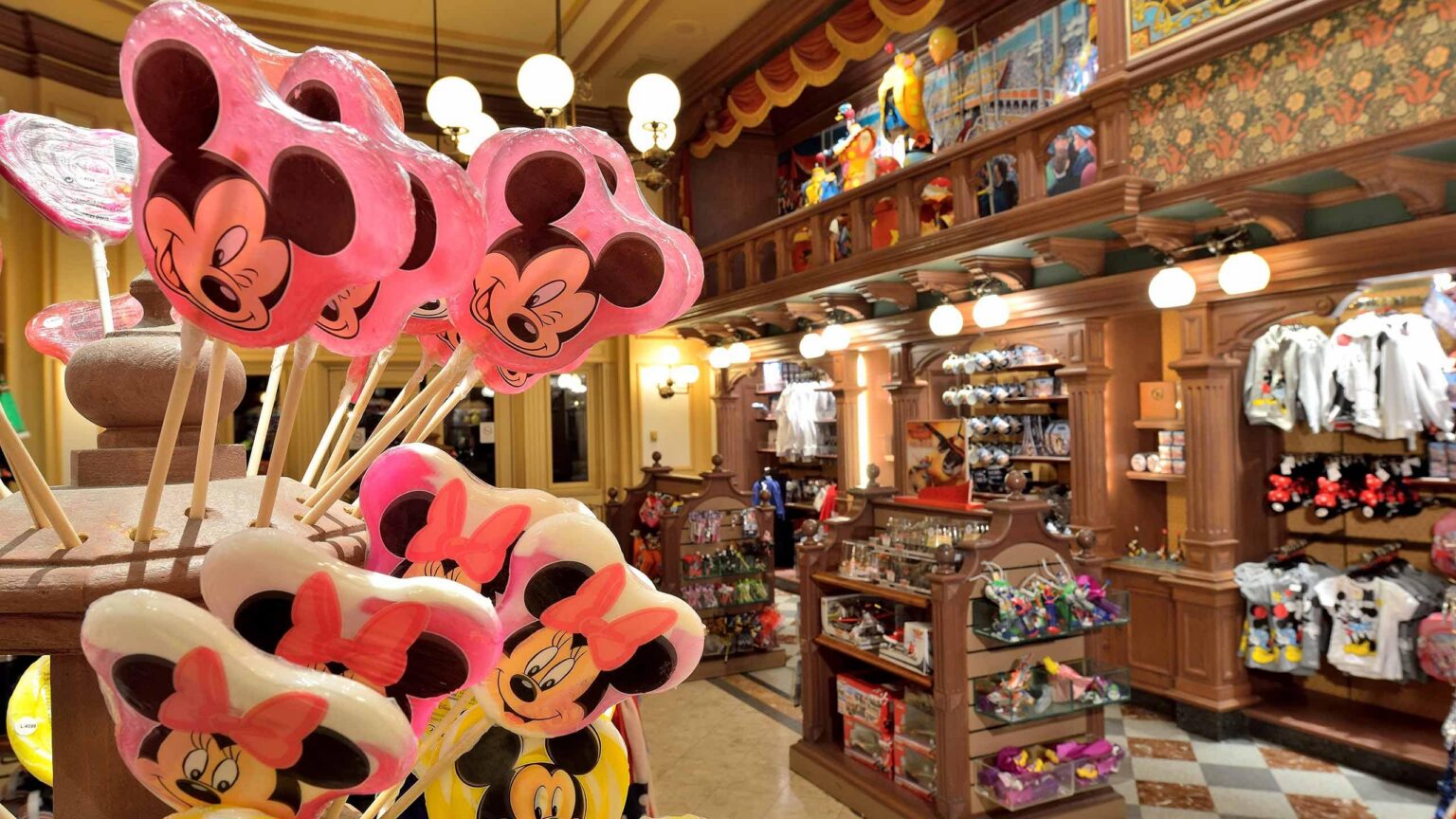 Plaza East Boutique - © Disney